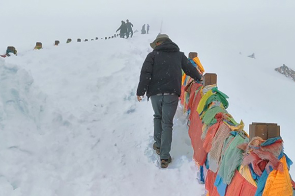 Why is hand warmer one of the necessities for winter mountain climbing?